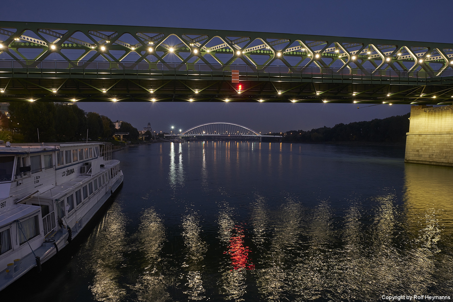 Brücken über der Donau